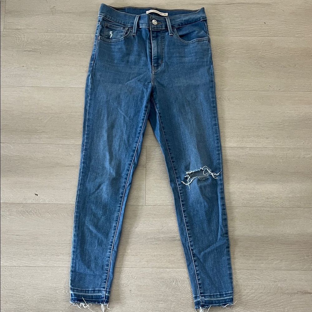 Women's Levi’s 720 High Rise Super Skinny Blue Distressed Jeans Size 27